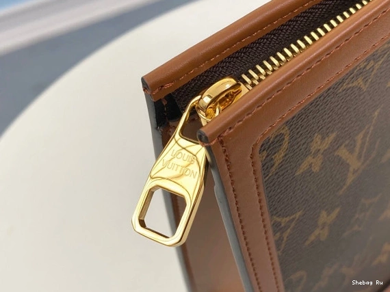 CHANELUTCH LOUIS VUITTON 0717